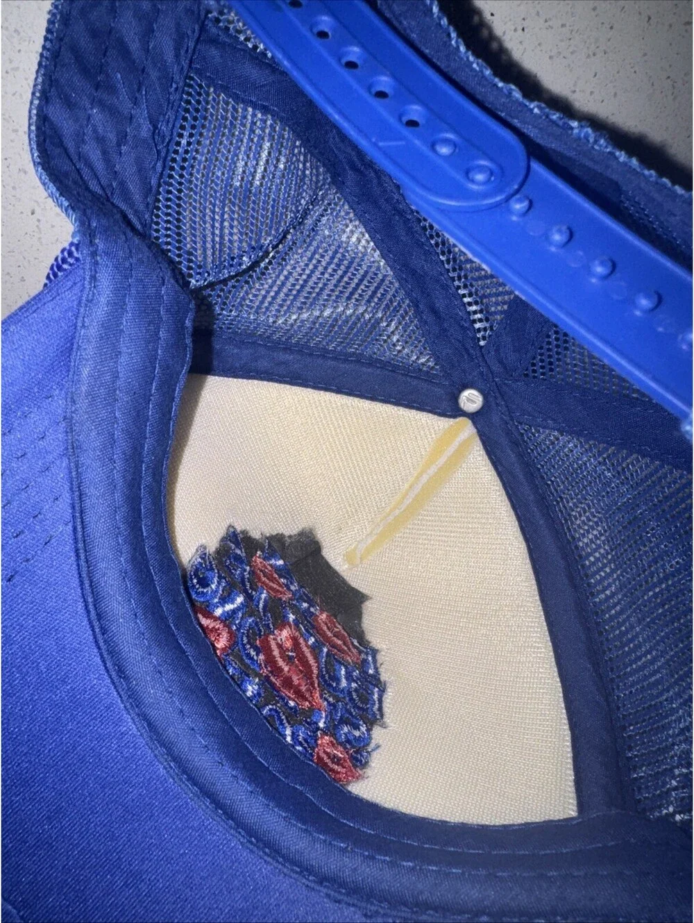 La Ropa Fruity Pebble Trucker Hat Blue White Red Lips Embroidered Mesh Cap Rare